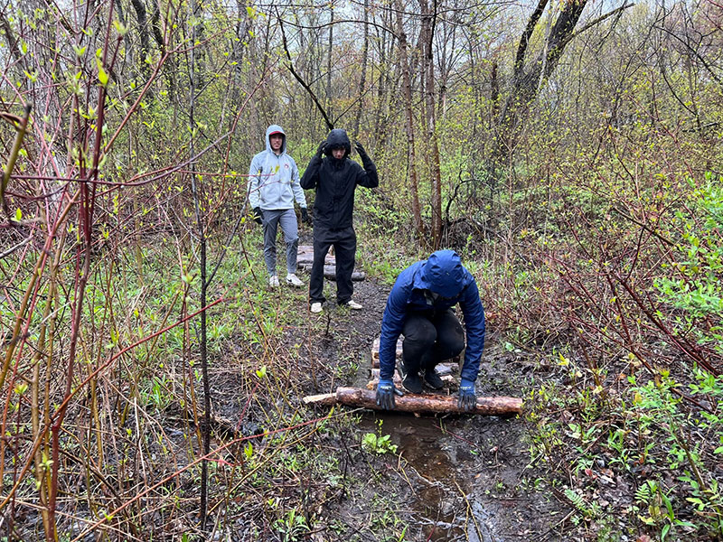 Stratton Mtn School volunteers working on the Riverwalk.