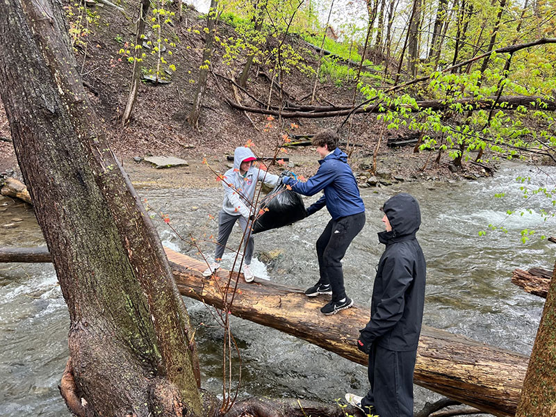 5-3-23_SMS_Volunteers_remove-invasives